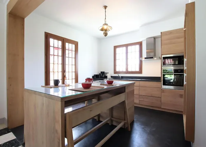 Nyaraló Arlotia Ascarat